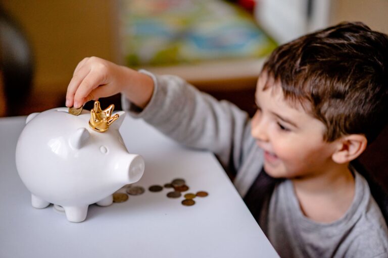 How to teach kids about money in 2025