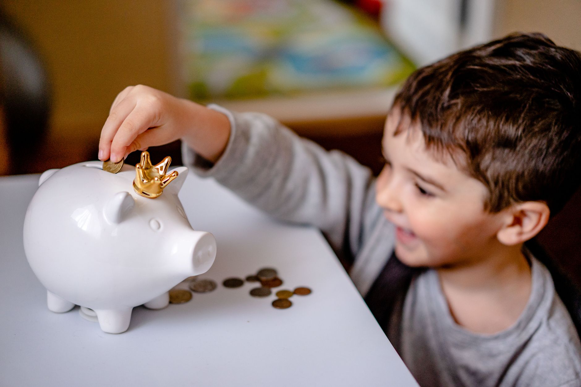 How to teach kids about money in 2025