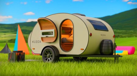 Adorable, Affordable ‘Teardrop Camper’: Discover Why This 500-lb Kleox Festival Sensation Is the Ultimate Micro-Camping Revolution Illustration of a Kleox Festival teardrop trailer with a side door, designed for camping and festival use.